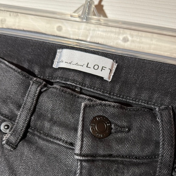 LOFT Modern High Rise Frayed Hem Ankle Skinny Jeans Black Wash Denim - Picture 2 of 7